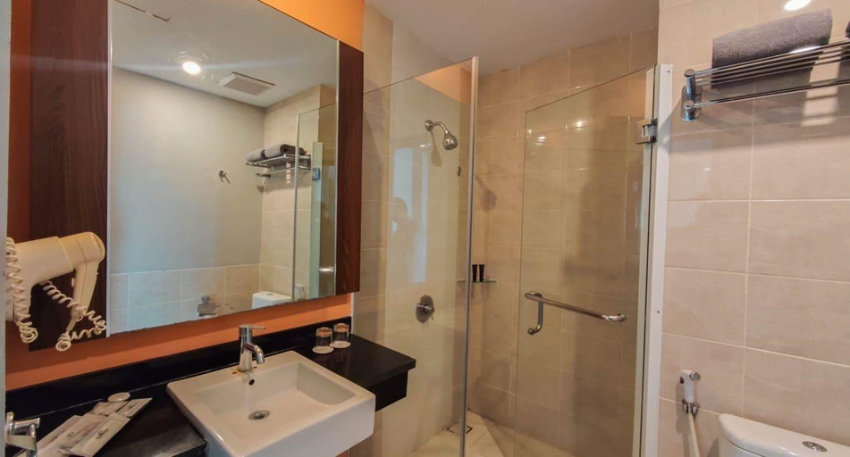 Bathroom, Apartemen Solo Paragon by Cariapartemen.id, Solo