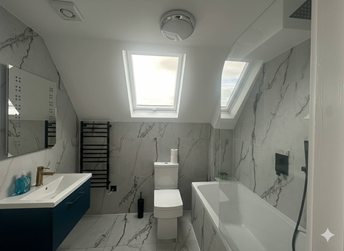 Bathroom 2, Dippen Hall Charm - Minutes From London Gatwick, Surrey