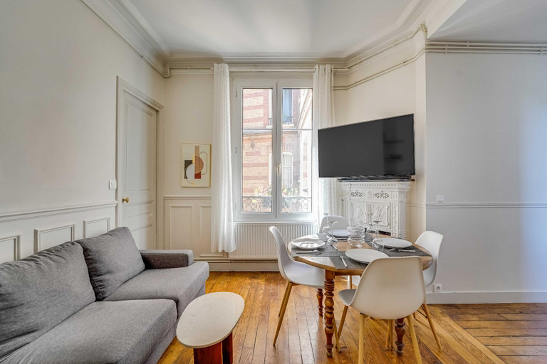 4, 2BDR/4P apartment near Batignolles, Paris