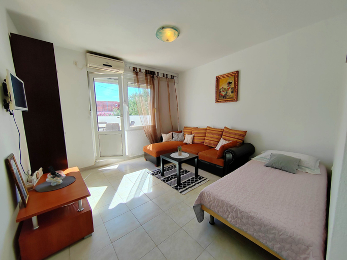 Room 4, Poncho Apartment Close to Center, Novalja
