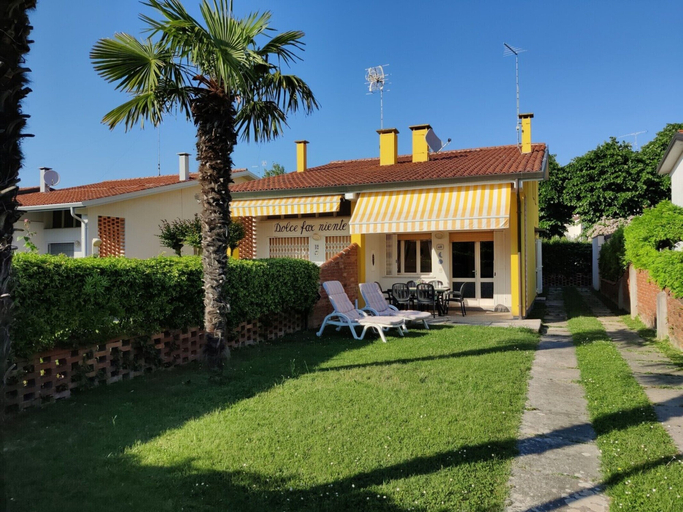 Exterior 2, Bright Villa in Caorle With Private Garden, Venezia