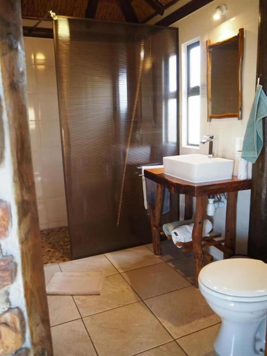 Bathroom, Ikwanitsha Lodge, Cacadu
