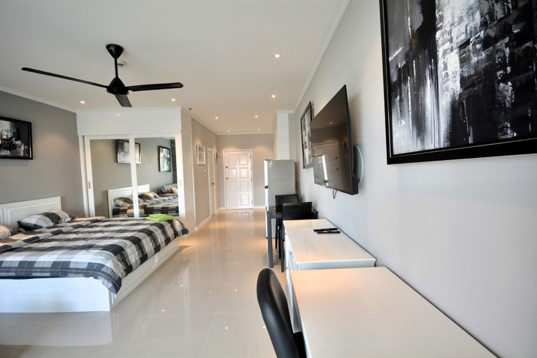 Room 1, Sea View Studio at View Talay 5D With Large Balcony, Pattaya