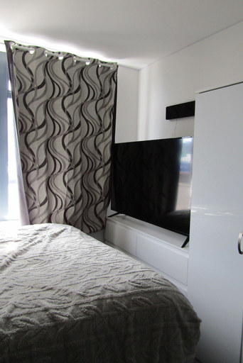 Room 4, Cozy Studio Rental With Private Facilities in Greater London, London