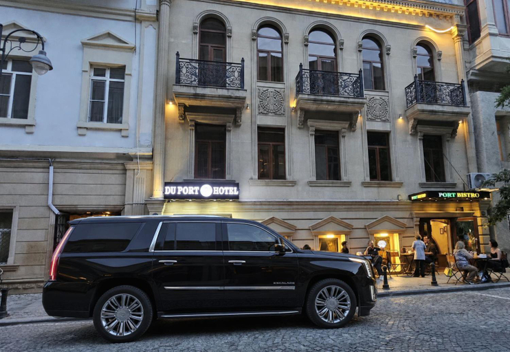 Exterior & Views