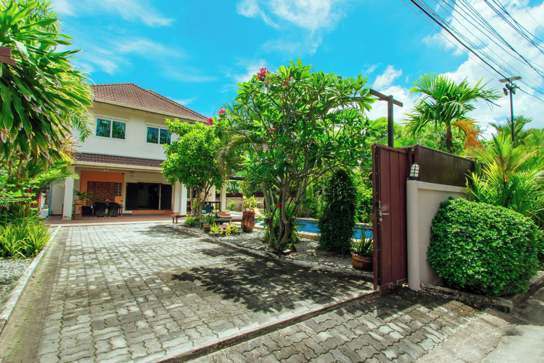 Exterior & Views 2, Private Residence Hosted by Sasithorn, Bang Lamung