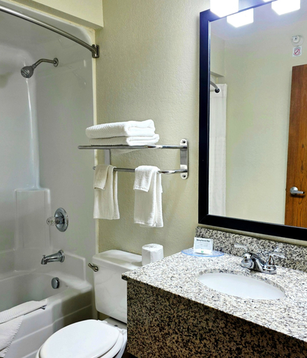Bathroom, Quality Inn Gillette, Campbell