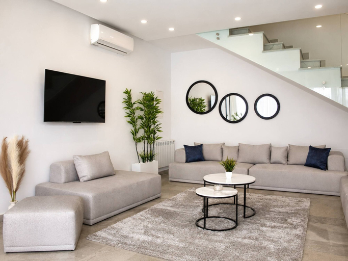 Living room 3, Luxurious Villa in Gammarth With Private Pool and Garden Views, La Marsa