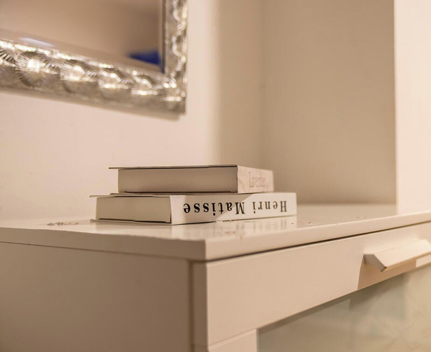 Interior 5, Modern Townhouse-free Parking-game Room-w-ifi, Manchester