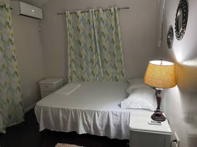 Room 2, Sheridan's Place - 1 Minute Walk to the Beach