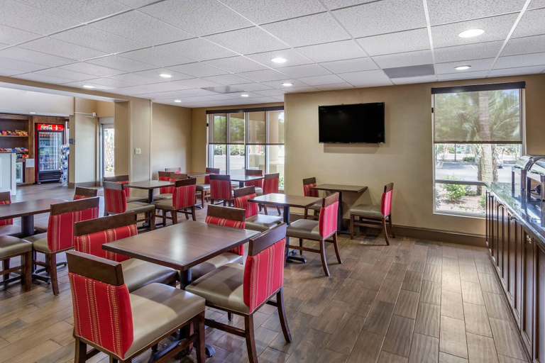 Food & Drinks 5, Comfort Suites At The University - Conway, Horry