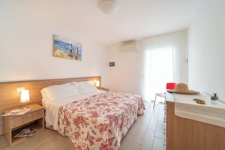 Bedroom 3, 2 - Super Villaggio Planetarium Resort 2 Bedroom Apartment Sleeps 6, Venezia