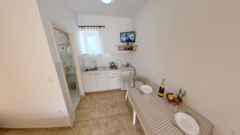 Living room, Cozy and Practical Studio in Šćavonija, Umag