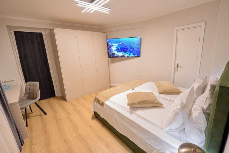 Room 4, Libra Apartment - Two Bedrooms - 5 Guests - Next To Cismigiu Gardens, Municipiul Bucuresti