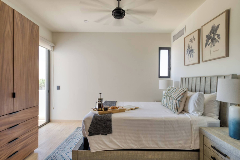 Room 2, Group Apt #13 #16, no View, 3br, 12 pax, La Paz