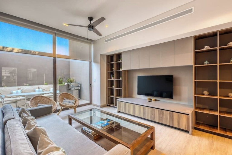 Living area 4, Modern Marina-view Penthouse With Private Hot Tub, Pool & Netflix, La Paz