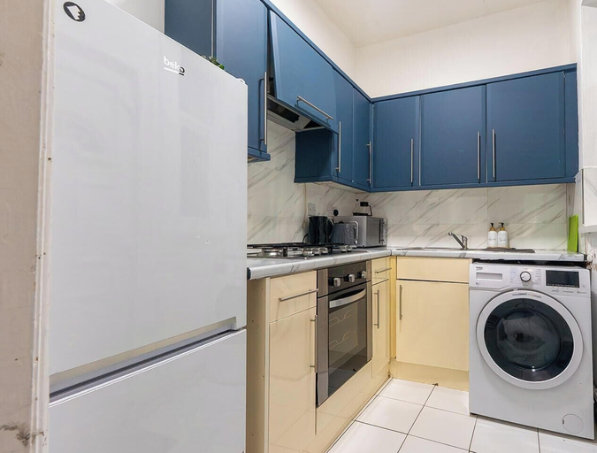 Laundry, Modern Townhouse-free Parking-game Room-w-ifi, Manchester