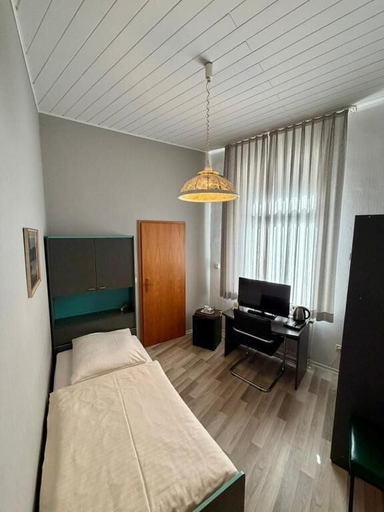 Room 5, Hotel Runge 24-7 check in & free parking, Kiel