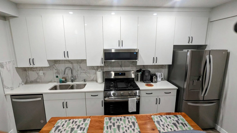 Interior 3, Elegant Private Suite in Edmonton North, Division No. 11