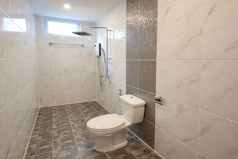 Bathroom 5, Sawasdee@Ramrom, Ron Phi Pun