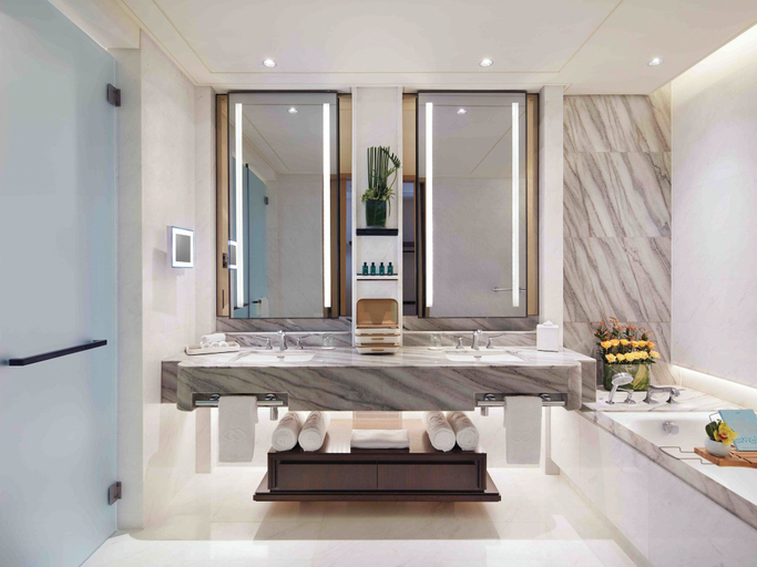 Bathroom 5, Sofitel Singapore City Centre, Singapura