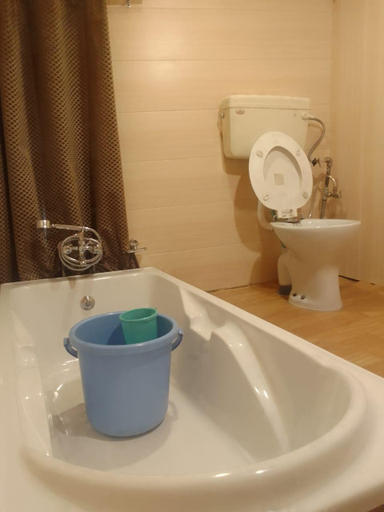 Bathroom 2, Houseboat Kohisar, Srinagar