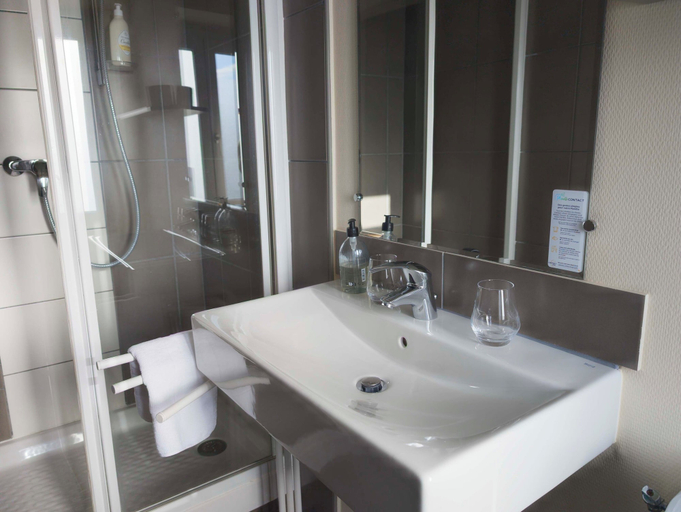 Bathroom 2, Domaine des Marguerites, Saône-et-Loire