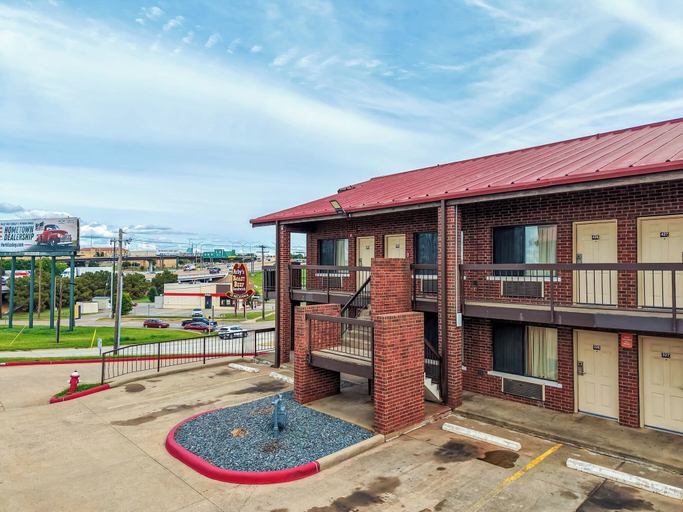 Exterior 5, THE LODGE AT THE FALLS, Wichita