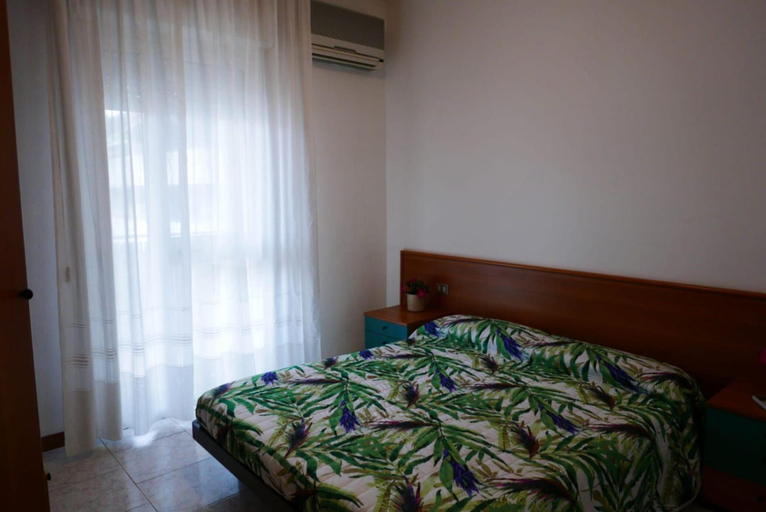 Room 3, Bright Flat With Large Balcony in Bibione, Venezia