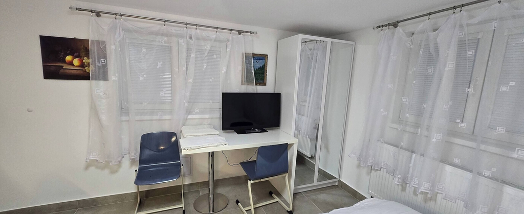 Room 5, Vu's Home-apartment Garden 30m2, Praha 12
