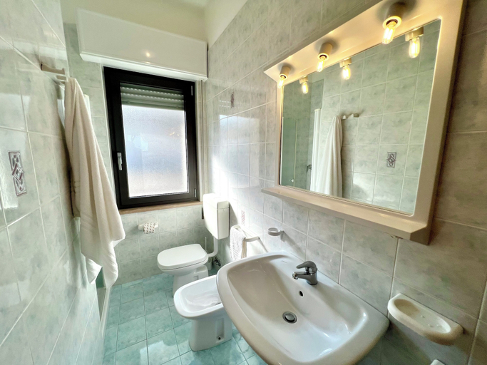 Bathroom 2, Adorable Flat With Balcony, Udine