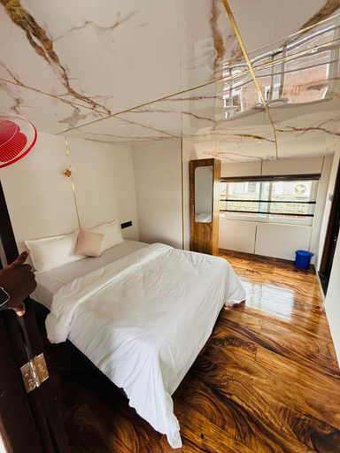 Bedroom 2, Sreekrishna Houseboats, Alappuzha