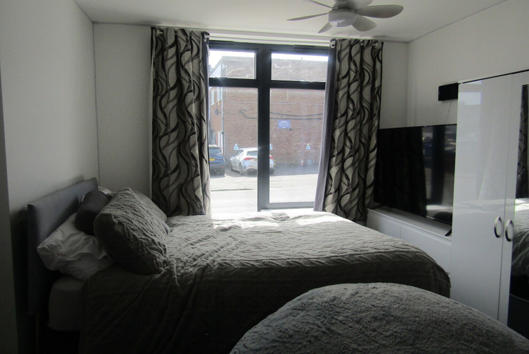 Room 5, Cozy Studio Rental With Private Facilities in Greater London, London