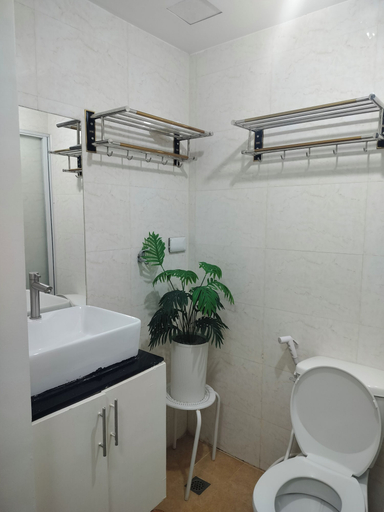 Bathroom 5, Tum's Mplace Staycation 5th Floor Tower A, Quezon City