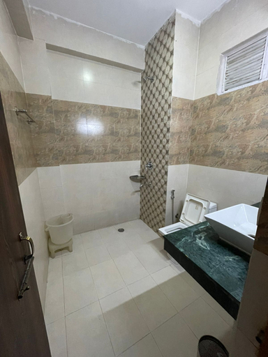 Bathroom 3, Hotel Saras, Kullu