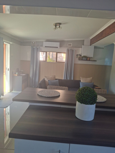 Living room 2, Charming Retreat With Shared Pool in Ethekwini Municipality, eThekwini