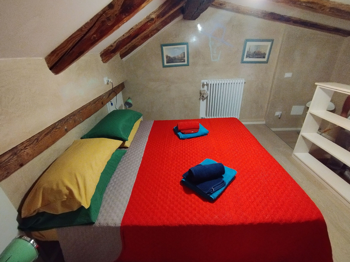 Room 5, Ca Lirica Peace of Mind Just a few Steps From St Mark's Square, Venezia