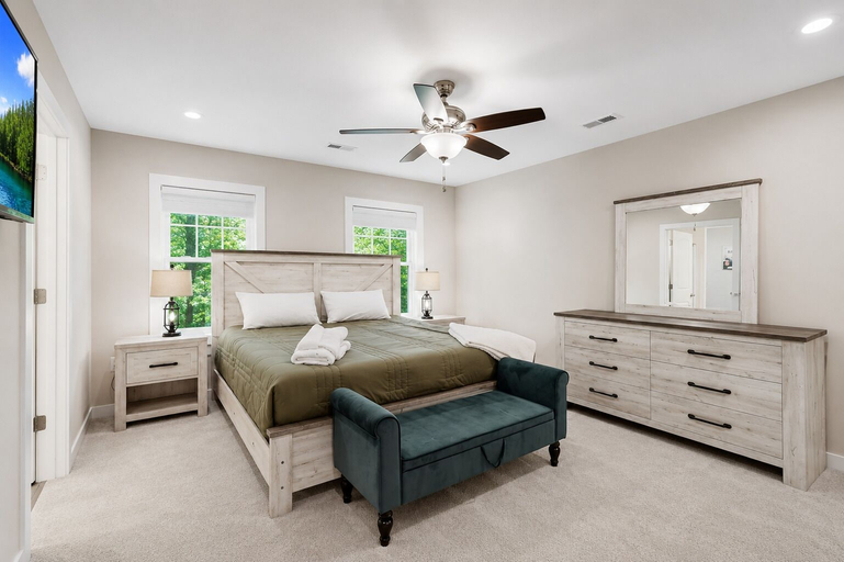 Room 3, Cozy Retreat With Forest Views, Peaceful Vibes & Modern Comfort, Spotsylvania