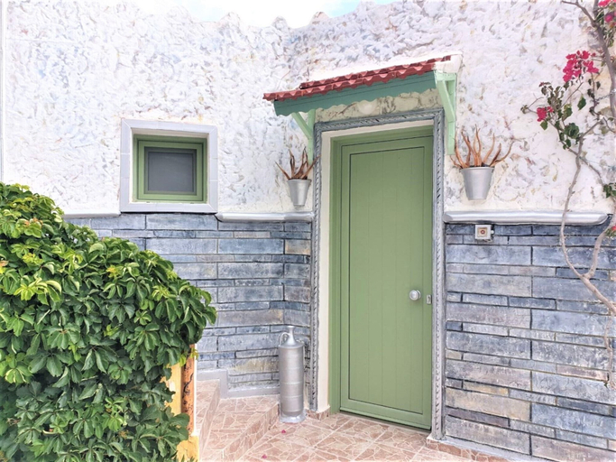 Others 5, Senior Citizen Suite in Blue, Crete