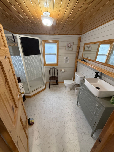 Bathroom 4, The Glavine Getaway!, Division No. 8