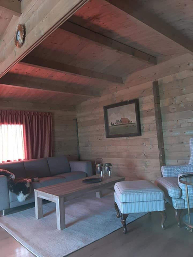 Living area 3, Cabin Sleeps 4 With Hot Tub and Garden, Franekeradeel