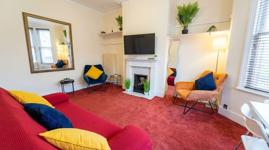 Living room 3, Charming 2-bedroom House in Vibrant Fulham, London, London