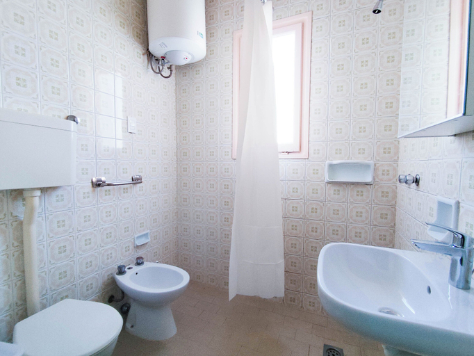 Bathroom, Beachside Studio With Shared Pool, Venezia