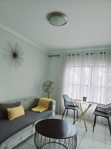 Living area, Luxury 1BR at Blyde Lagoon, Wifi and Security, City of Tshwane