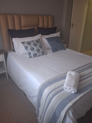 Room 5, Charming Retreat With Shared Pool in Ethekwini Municipality, eThekwini