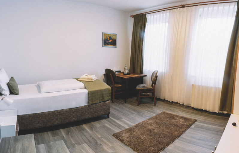 Bedroom 5, E&B Hotel, Rems-Murr-Kreis