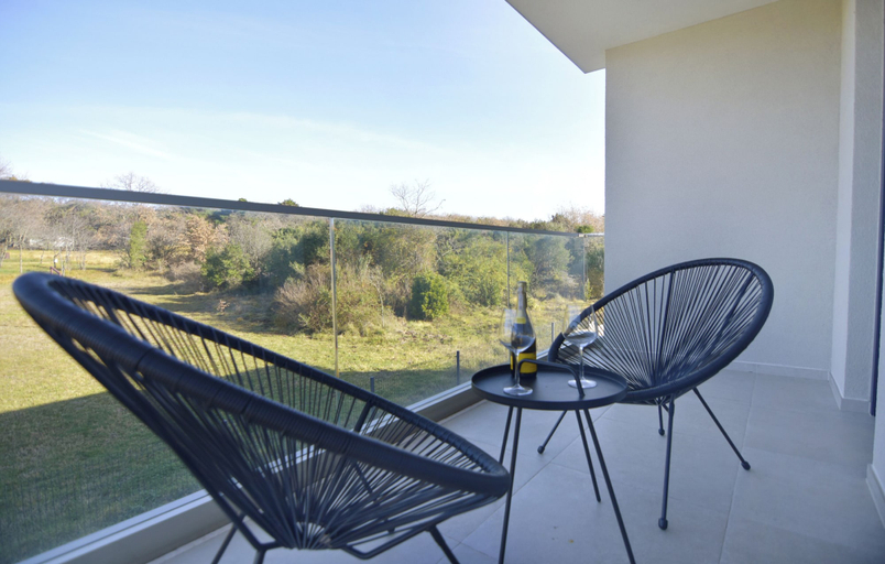 Balcony 4, Modern Apartment Near Kanegra Beach, Umag