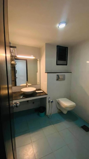 Bathroom, Hotel Sona Mina, Tiruchirappalli