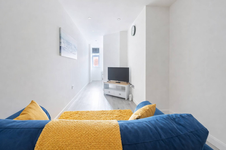 Living area, Modern Leicester 1-bed Fast Wi-fi, Leicester