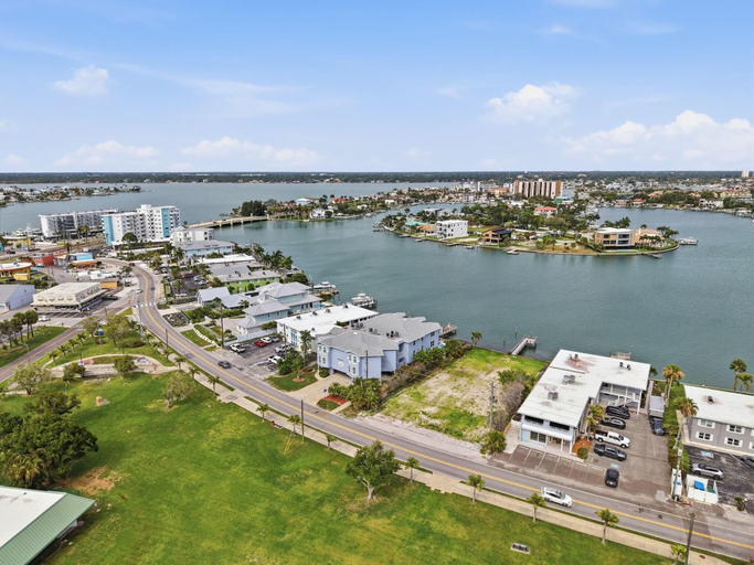 Exterior & Views 2, Amadeus 9, Pinellas